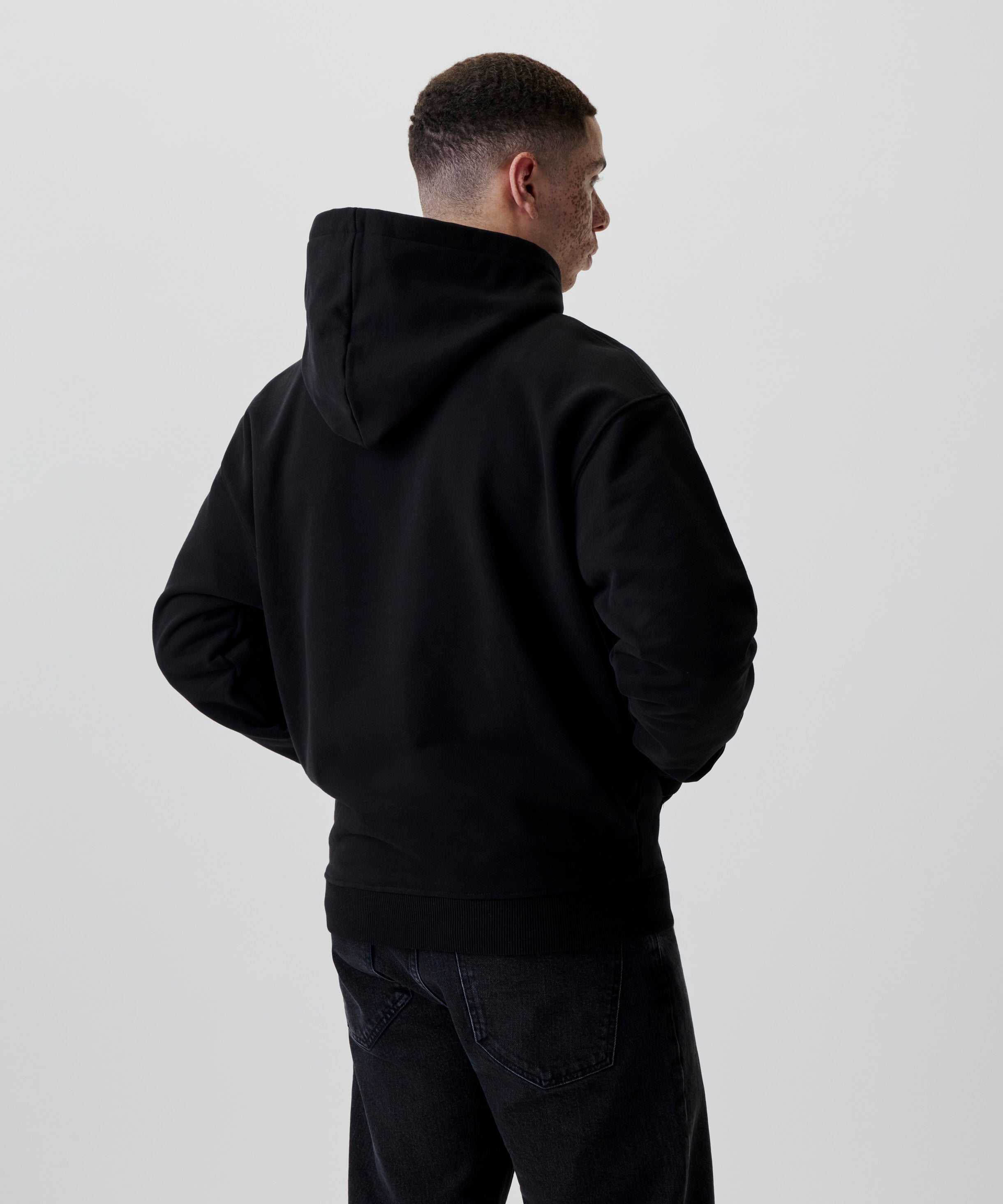 Schwarzer Kapuzenpullover mit Reißverschluss, Rückansicht