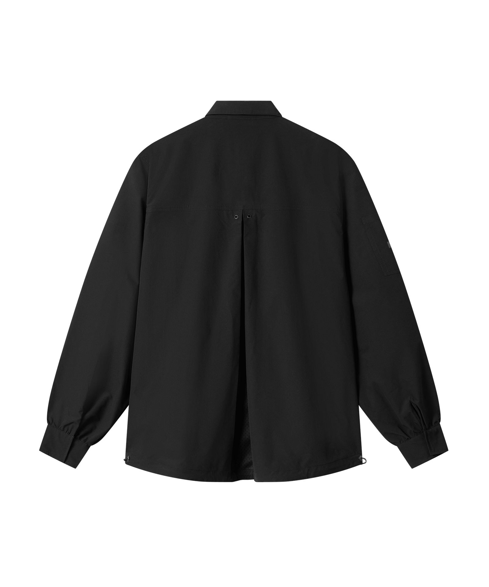 Nays Utility Shirt, eine leichte Shirt-Jacke mit Reverskragen, aufgesetzten Taschen, wasserabweisendem Finish und elastischen Drawstrings in der Rückansicht.