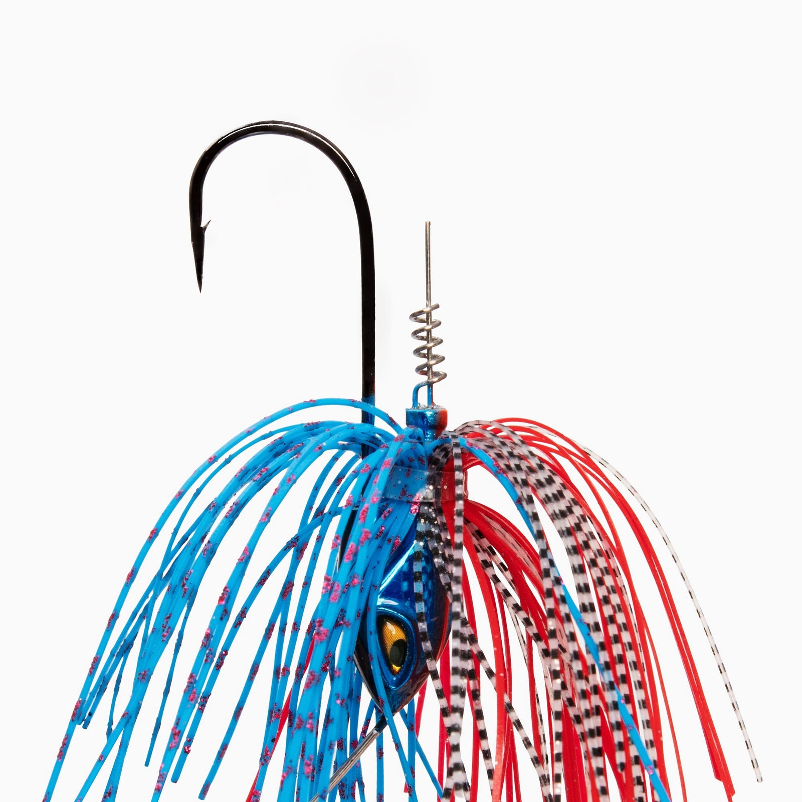 Das Bild zeigt die Details des Spinner Bait. Ein scharfer BKK Einzelhaken und vom Jig Kopf abgehend eine Spirale, auf die ein Trailer geschraubt wird.