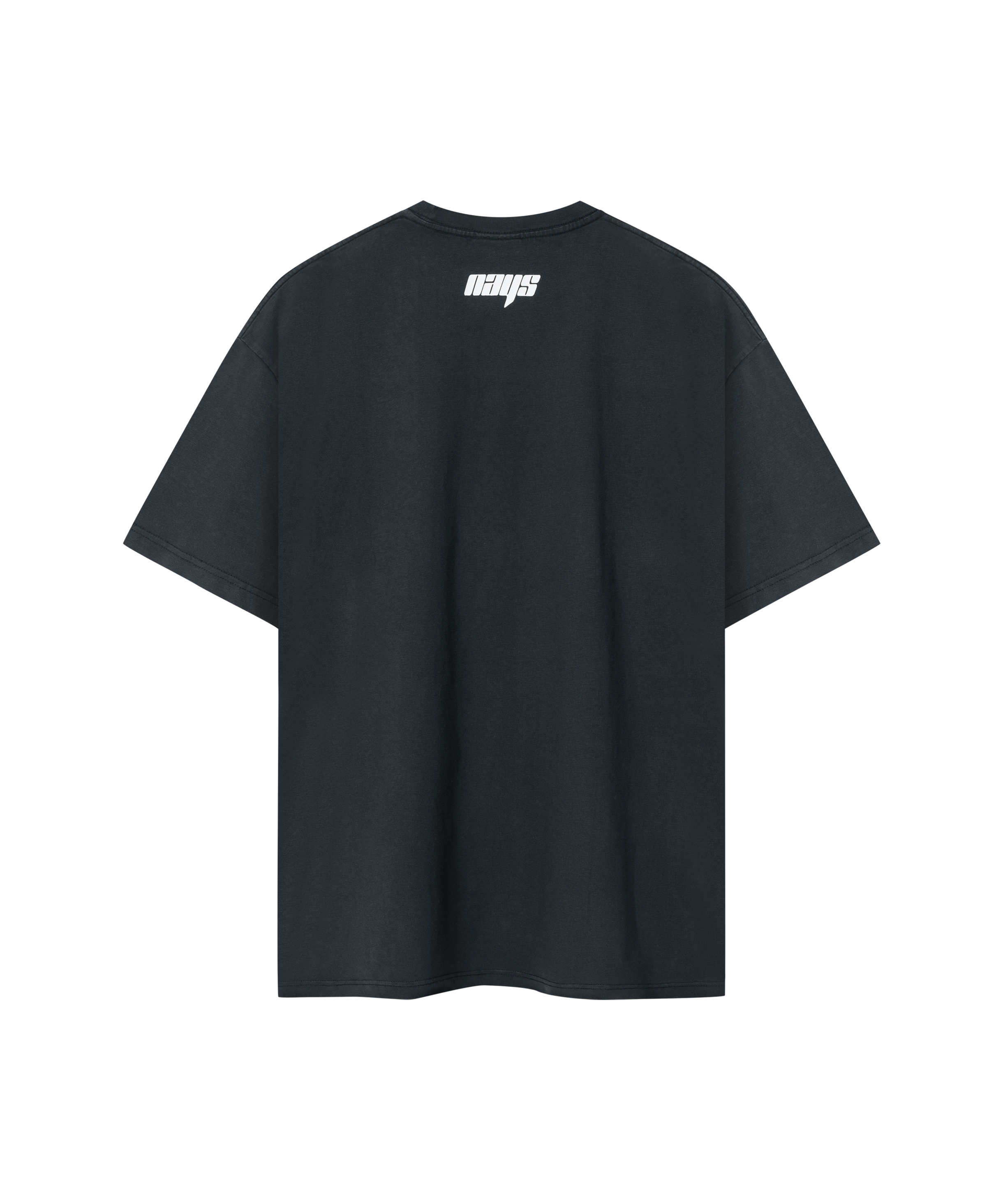 Ausgewaschenes schwarzes Nays Pro Tackle T-Shirt mit weißem Logo am Nacken - Rückansicht.