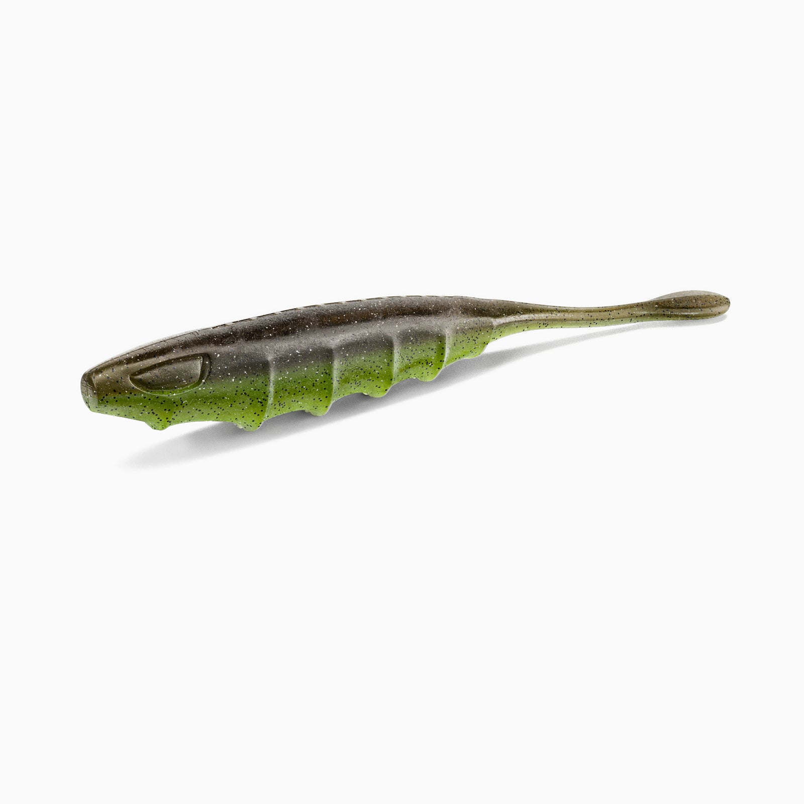 Das Bild zeigt unseren Pin-Tail-Gummiköder mit realistischem Augen-Design und typischer Rippenstruktur. Der Körper ist in dunkel-grün gehalten, während der Bauch einen hell-grünen Kontrast mit schwarzen Partikeln bildet.