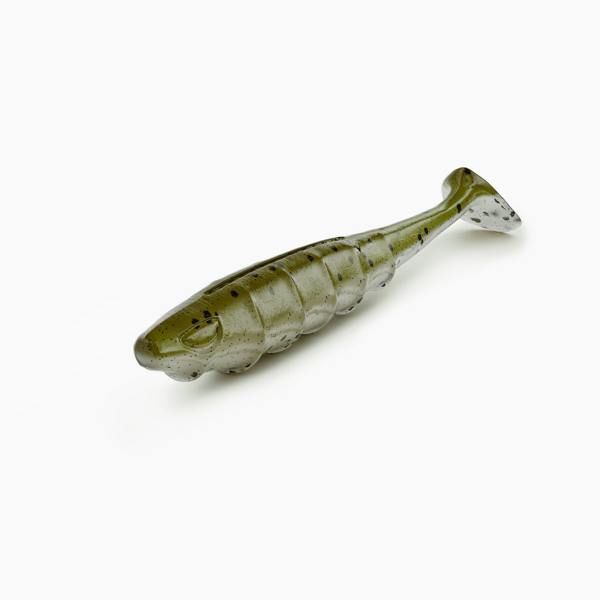 Das Bild zeigt einen Paddle-Tail-Gummiköder mit realistischem Augen-Design und typischer Rippenstruktur. Der Körper ist in gedecktem Oliv gehalten, während der Bauch einen hellgrauen Kontrast mit schwarzen Partikeln bildet.