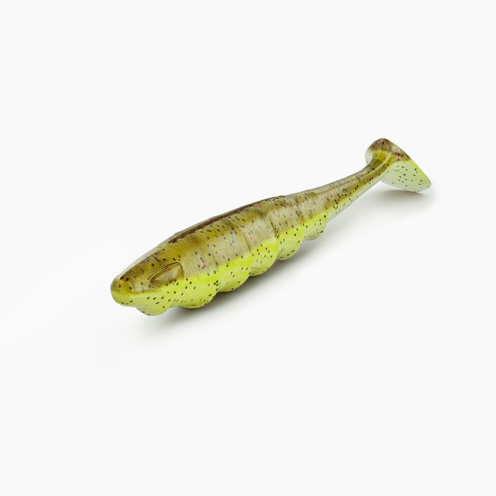 Das Bild zeigt einen Paddle-Tail-Gummiköder mit realistischem Augen-Design und typischer Rippenstruktur. Der Körper ist in dunkel-grün gehalten, während der Bauch einen hell-grünen Kontrast mit schwarzen und roten Partikeln bildet.