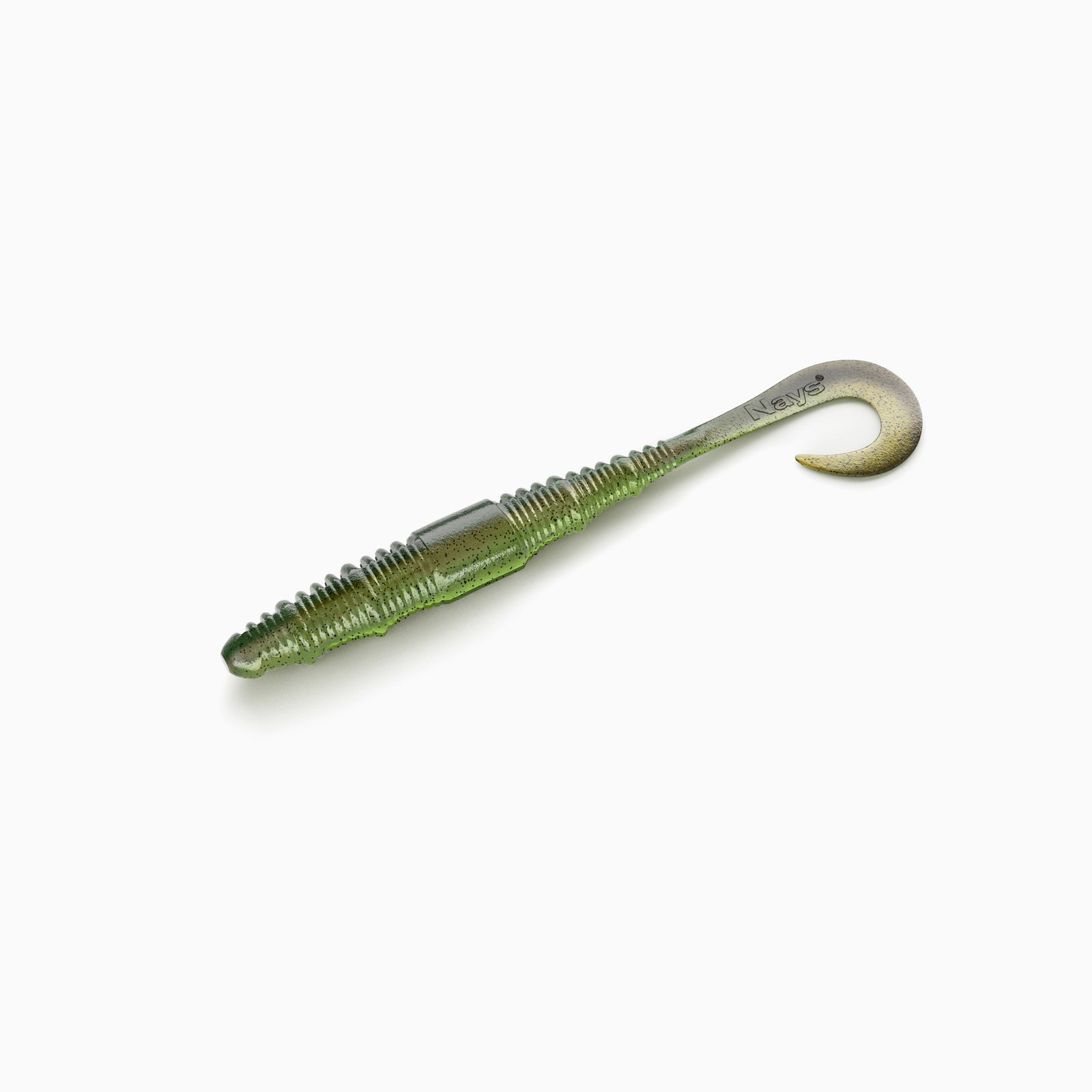 Das Bild zeigt einen Gummi Köder, der an einen Wurm mit kleinem Twister-Schwanz erinnert. Der Körper ist in dunkel-grün gehalten, während der Bauch einen hell-grünen Kontrast mit schwarzen Partikeln bildet.