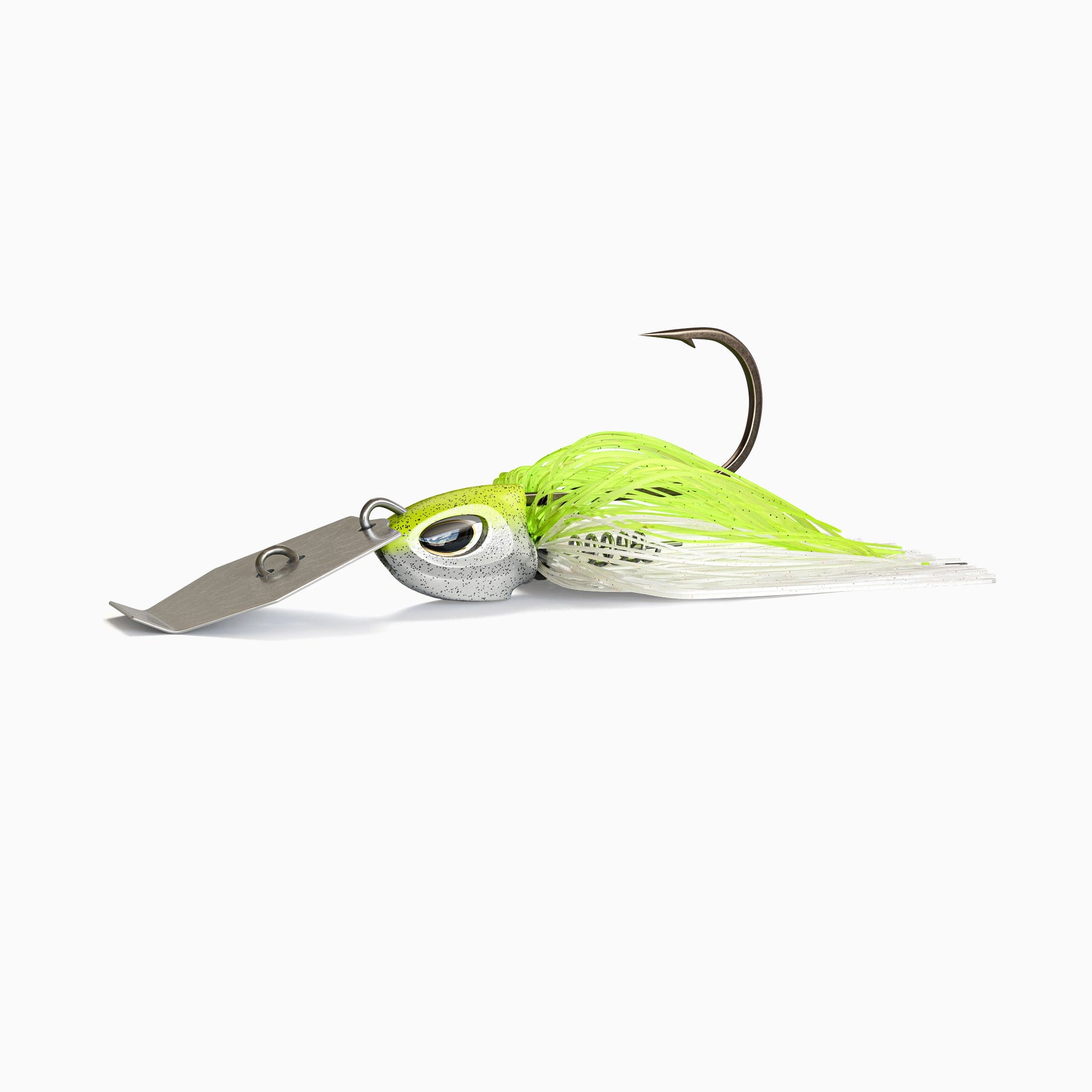 Das Bild zeigt einen Bladed Jig mit einer Metallplatte am Kopf, die unter Zug vibriert und reflektiert. Der Kopf mit realistischen Augen ist grell gelb und weiß glänzend. Das Fransenkleid des Jig ist in den Farben grell gelb und weiß gehalten.