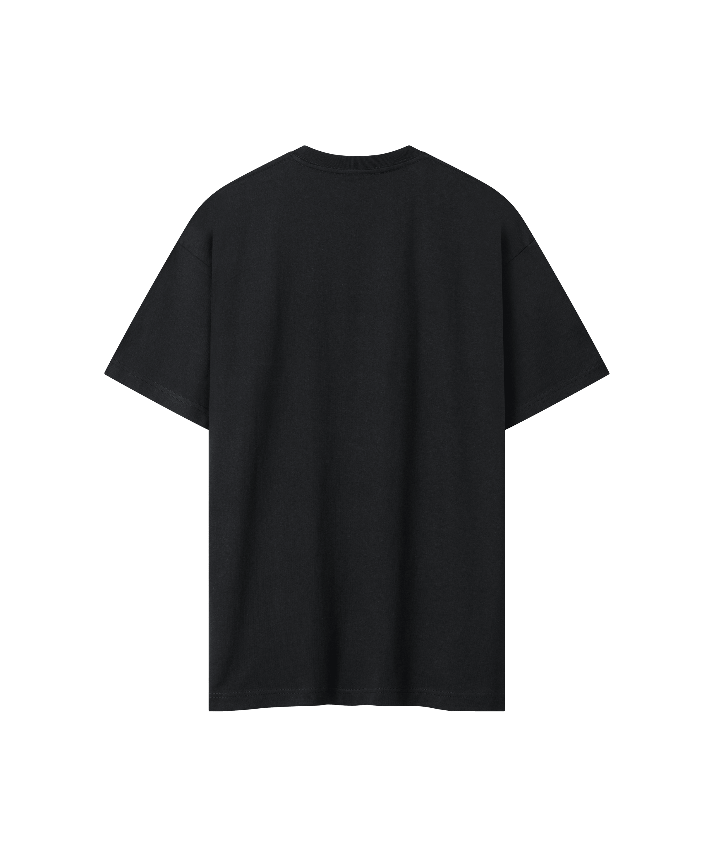 Rückansicht eines T-Shirts in schwarz für Herren. Das Shirt ist locker geschnitten. Es ist kein Logo zu sehen.