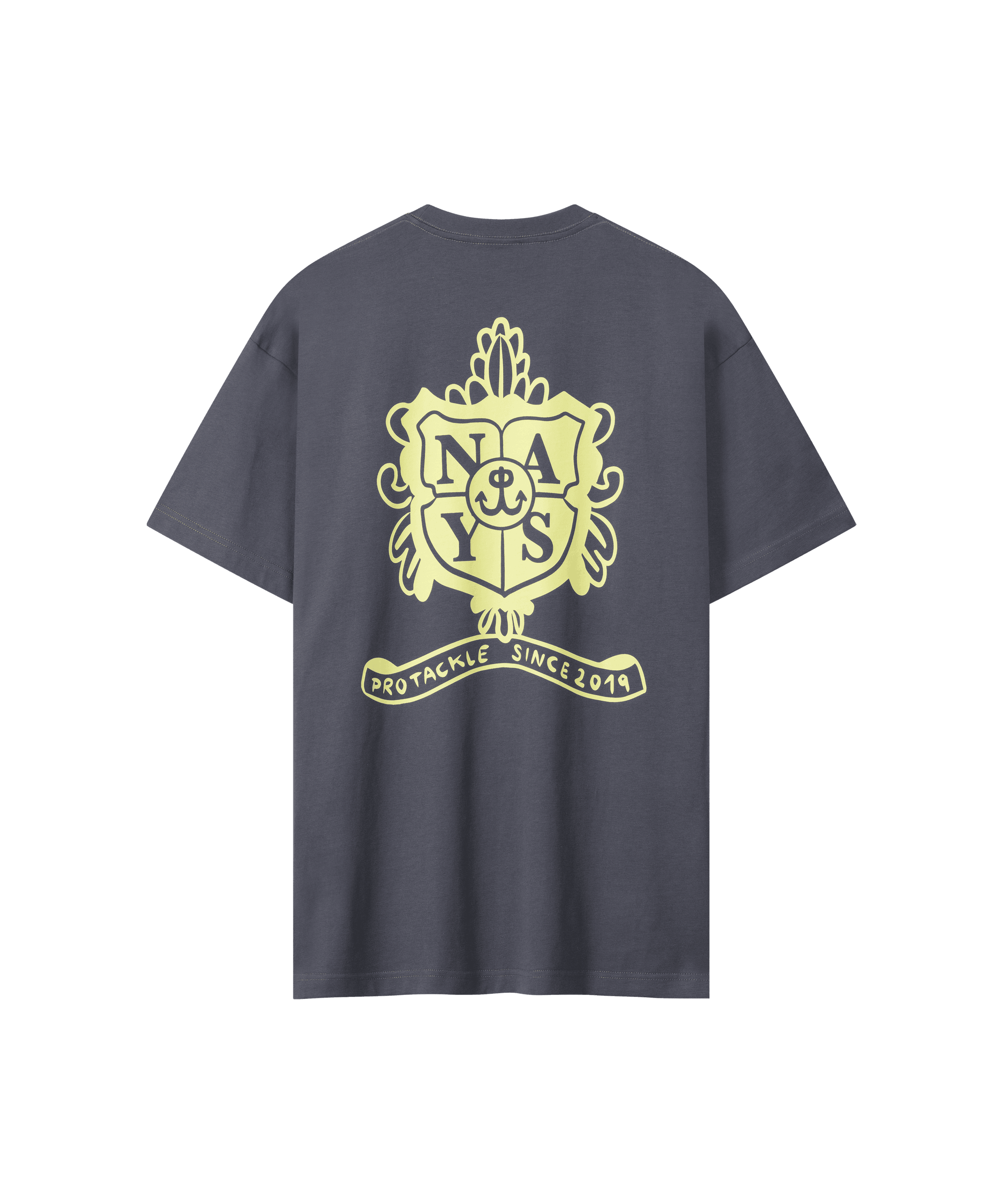 Rückansicht eines T-Shirts in grau für Herren. Das Shirt ist locker geschnitten und hat einen hell-gelben grafischen Print eines Nays-Wappen.
