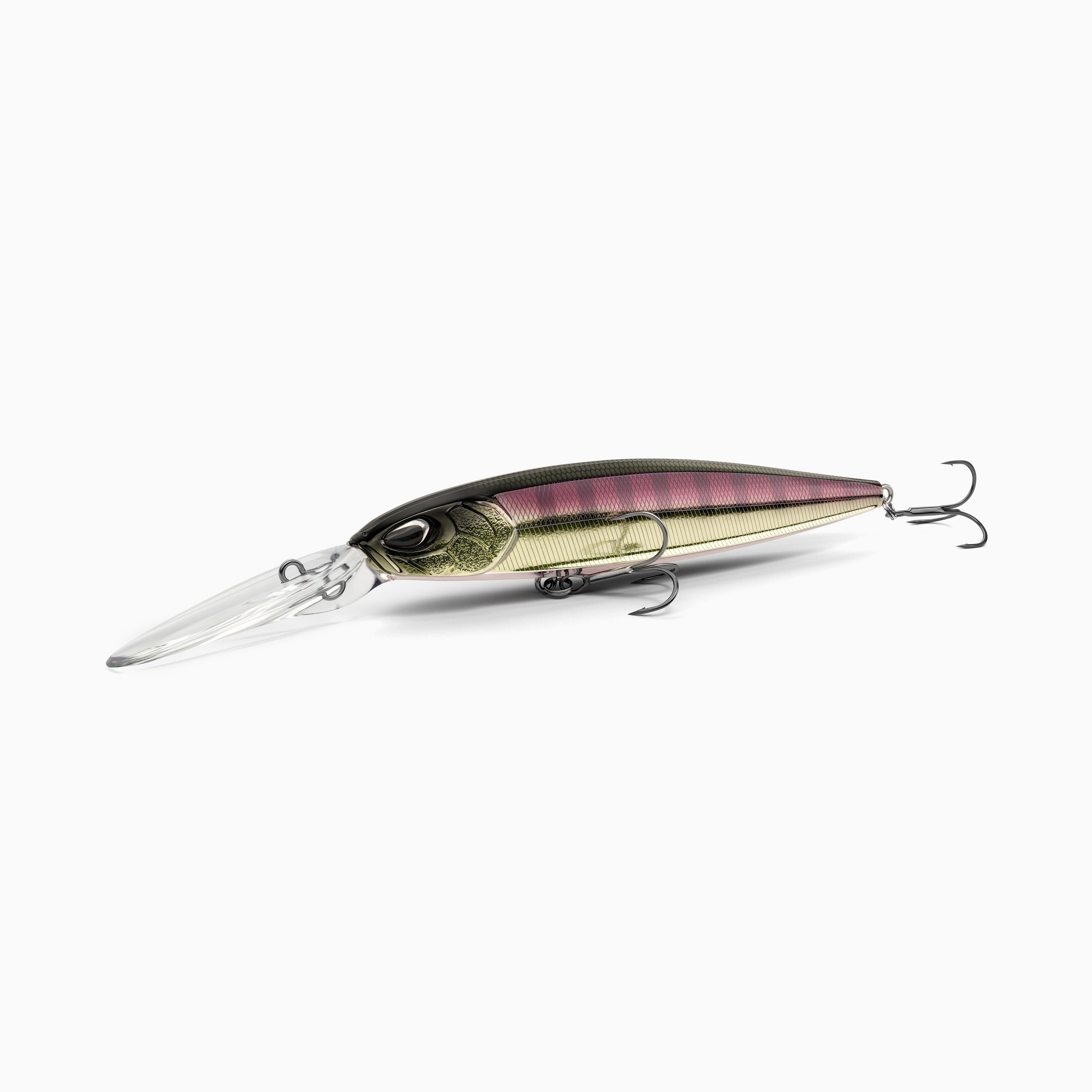 Hochwertiger Nays Wobbler Angelköder mit schlanker Fischform, realistischen 3D-Augen, Farbverlauf von dunklen gold-braun am Rücken mit einem schimmernden rot-violett darüber und dezenten Streifen, gold-gelbe Seiten und ein goldener Bauch, Schuppen-Struktur, ausgestattet mit langer Tauchschaufel und zwei scharfen Drillingshaken, tief-laufend für Hecht, Zander und Barsch.