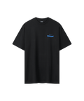 Vorderansicht des Range T-Shirts in schwarz, es ist locker geschnitten und hat ein blaues Nays Logo auf der Brust.