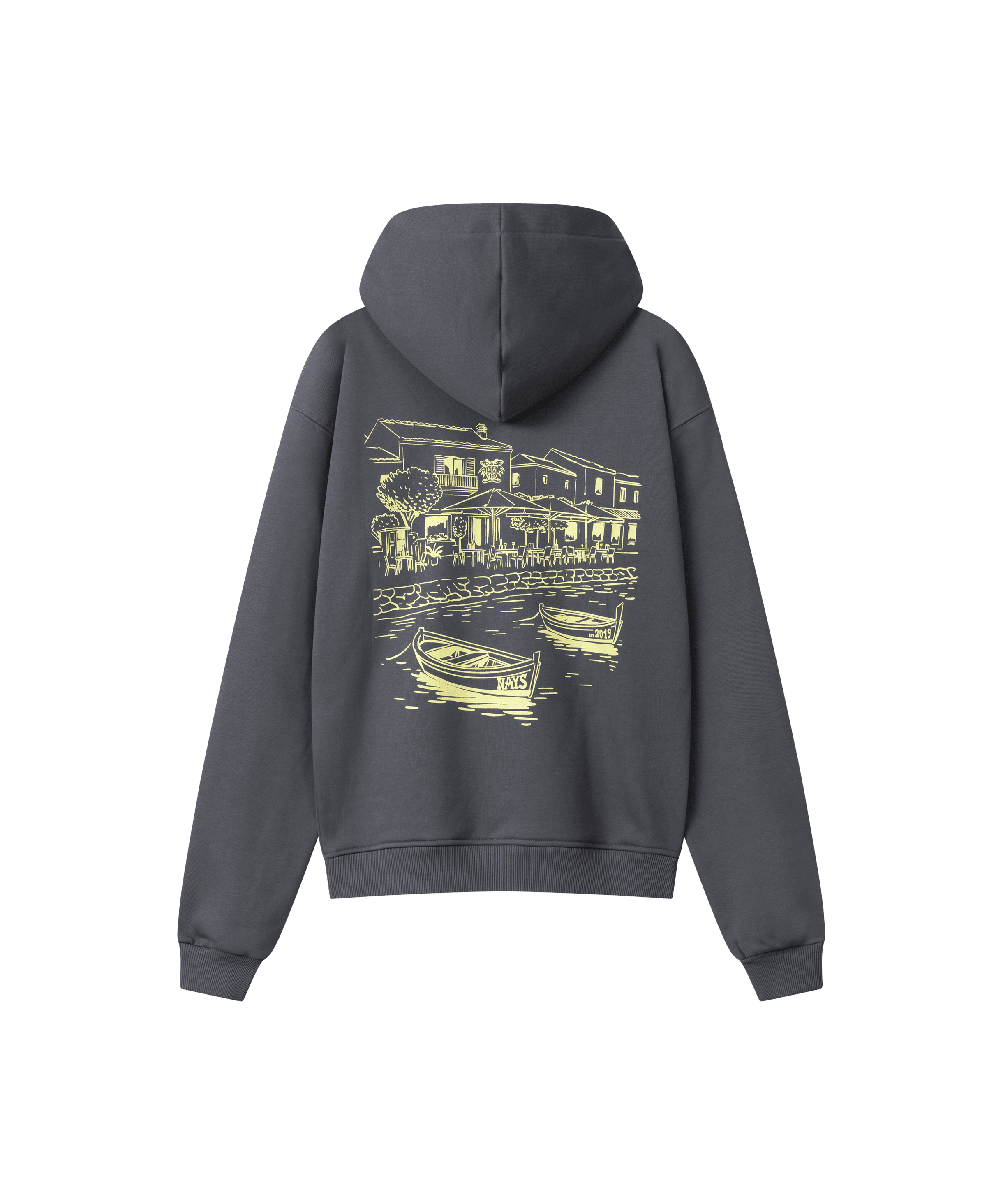 Rückansicht eines Kapuzen-Hoodies in grau für Herren. Das Sweatshirt ist locker geschnitten und hat einen hell-gelben grafischen Print im mediterranen Look, der eine Promenade mit Häusern und Booten zeigt.