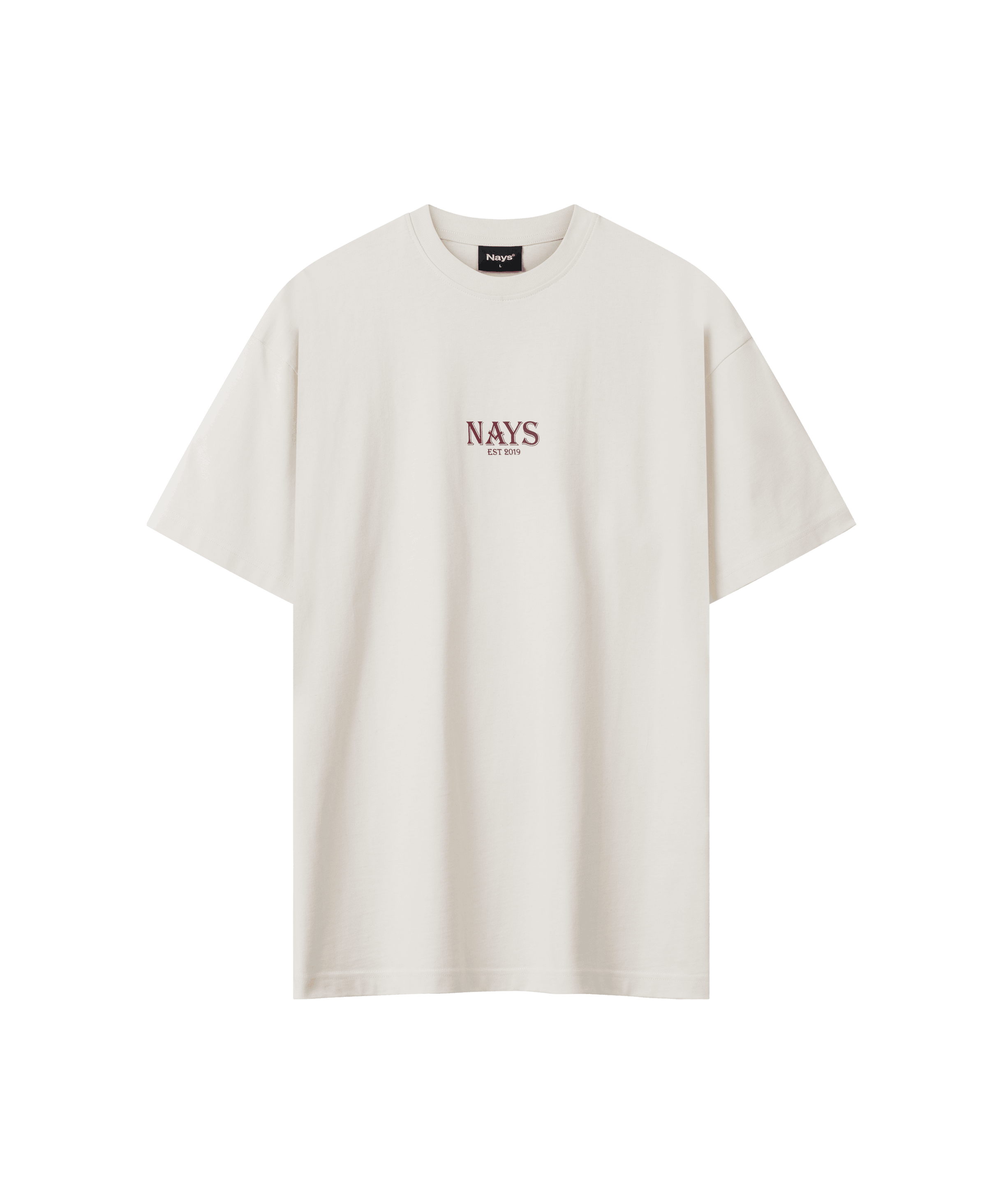 Frontansicht eines T-Shirts in creme-weiß für Herren. Das T-Shirt ist locker geschnitten und hat einen kleinen mittigen "Nays" Logo Print 