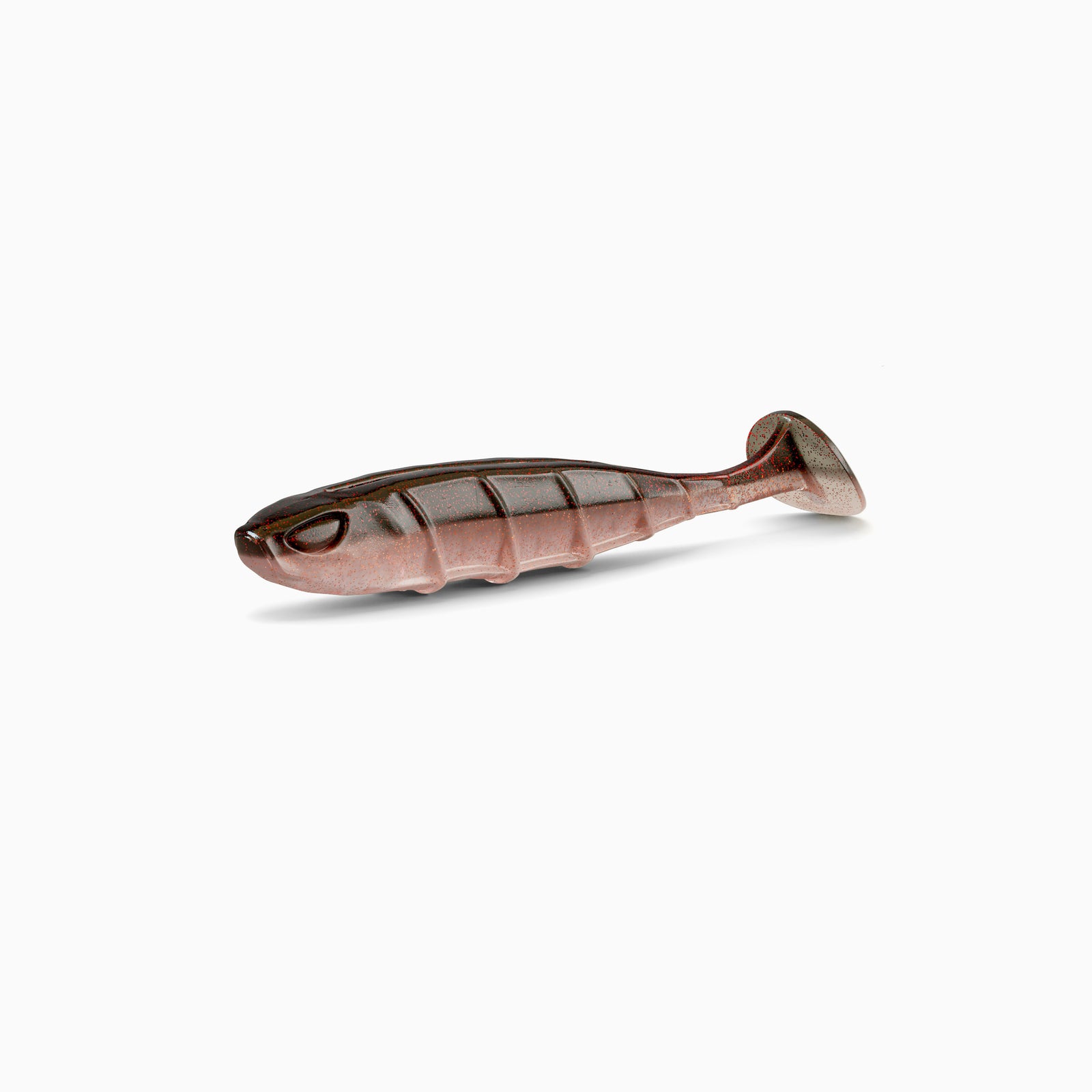 Das Bild zeigt einen Paddle-Tail-Gummiköder mit realistischem Augen-Design, typischer Rippenstruktur und schlankem Körper. Der Körper ist in Rot-Braun gehalten, während der Bauch einen hell-braunen Kontrast mit roten Partikeln bildet.